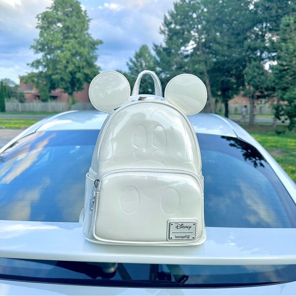 New Pearl White Mickey Mouse Signature Disney Loungefly Mini Backpack 🤍